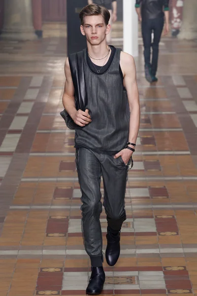 Look 19